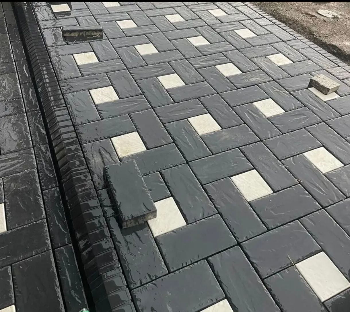 Двор частного дома, уложенный брусчаткой Кремль под мрамор Казахстан GRANITAS